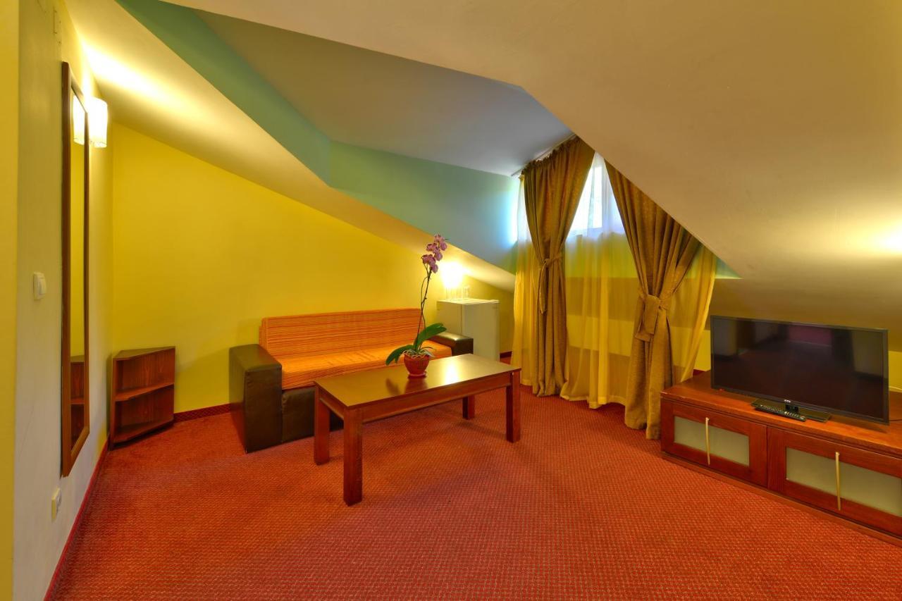 Balkan Hotel Чифлик Екстер'єр фото